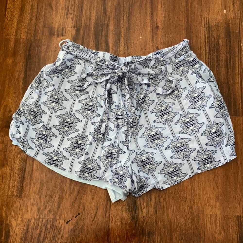 Francesca’s Miami Belted Printed Blue Shorts with Pockets EUC